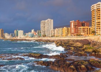 Esta es la primera ciudad de Latinoamérica que se abastece 100 % con agua de mar