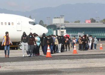 Esta semana arriban 15 vuelos de Estados Unidos repletos de guatemaltecos deportados