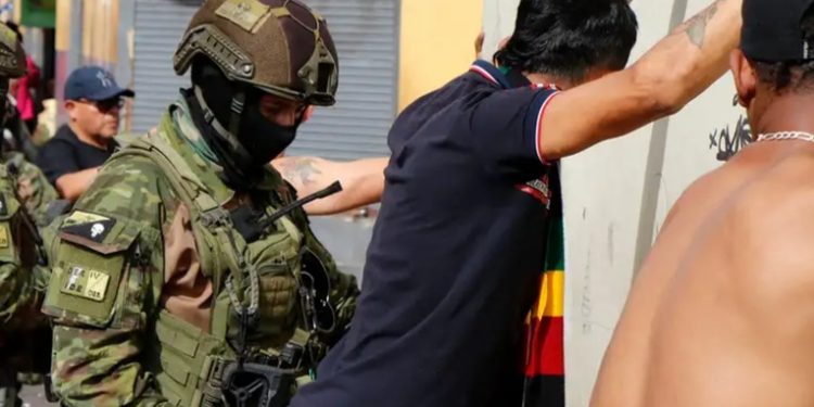 Estados Unidos enviará altos cargos militares a Ecuador