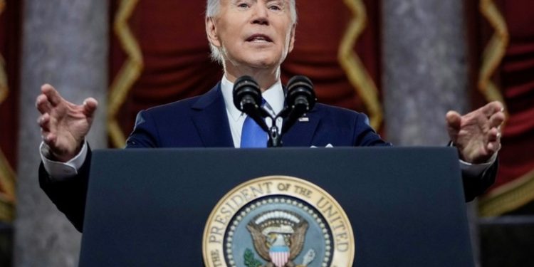 Estados Unidos prohíbe la importación al país de petróleo y gas ruso