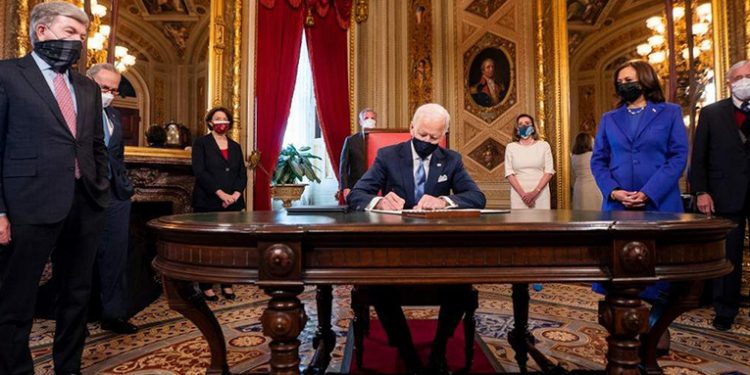 Estados Unidos suspende las deportaciones