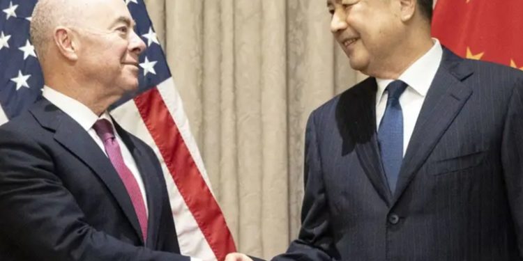 Estados Unidos y China retoman diálogo sobre el fentanilo