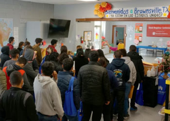 Estafas y malas prácticas legales dificultan camino de migrantes en EEUU