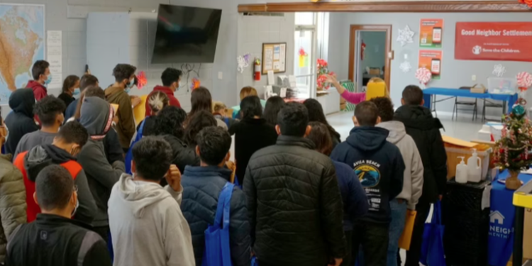 Estafas y malas prácticas legales dificultan camino de migrantes en EEUU