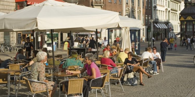 Este es el primer paí­s del mundo que suspende su programa de vacunación contra el covid-19