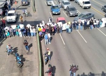 Estudiantes de la USAC realizan bloqueos