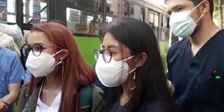 Estudiantes de medicina reclaman el pago de becas