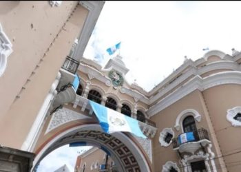 Estudiantes del Centro Cultural Municipal exhiben su arte en el Edificio de Correos