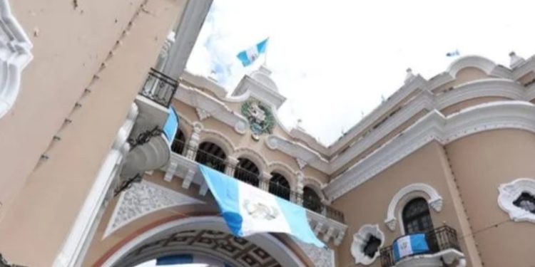 Estudiantes del Centro Cultural Municipal exhiben su arte en el Edificio de Correos