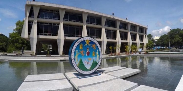 Estudiantes graduandos registran una mejoran año con año