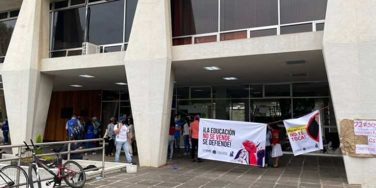 Estudiantes ocupan de forma indefinida rectorí­a de la USAC