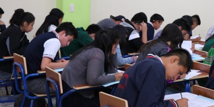 Estudiantes por graduarse no serán evaluados