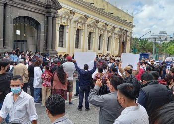 Estudiantes toman instalaciones e impiden que se realice elección de rector