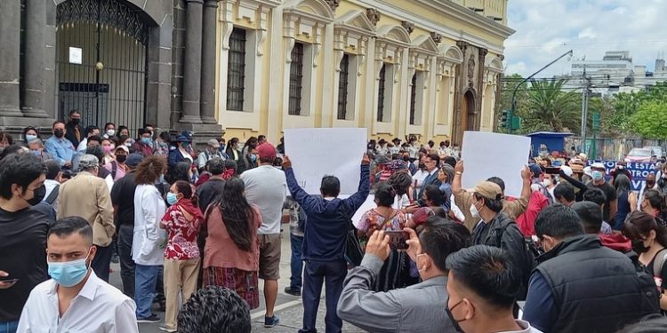 Estudiantes toman instalaciones e impiden que se realice elección de rector