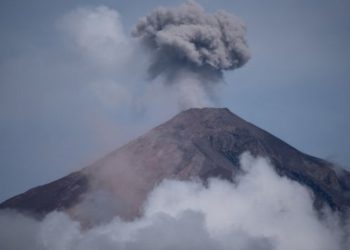 Evacuados por actividad del Volcán de Fuego continúan sin poder regresar a sus hogares