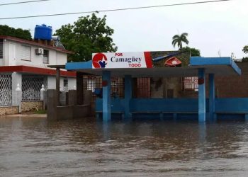 Evacúan a miles en el este de Cuba tras fuertes lluvias