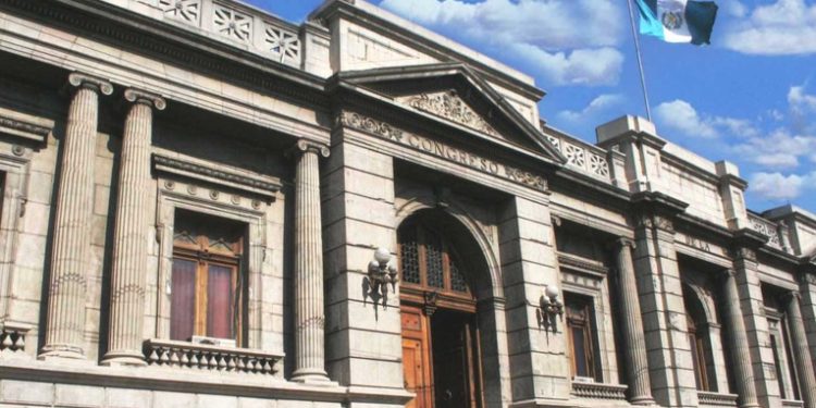 Evacuan el Palacio Legislativo por alerta de manifestación violenta