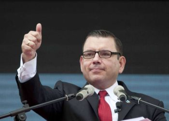 Ex candidato presidencial Manuel Baldizón anuncia su regreso a Guatemala