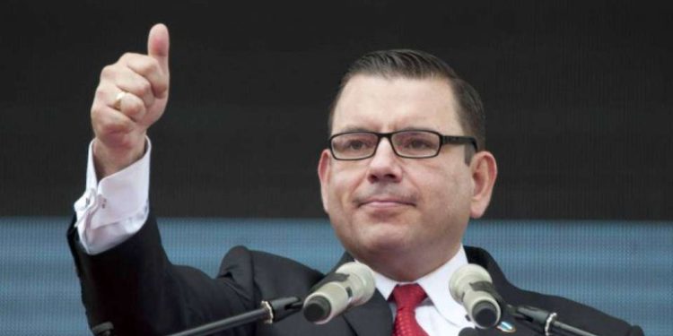 Ex candidato presidencial Manuel Baldizón anuncia su regreso a Guatemala