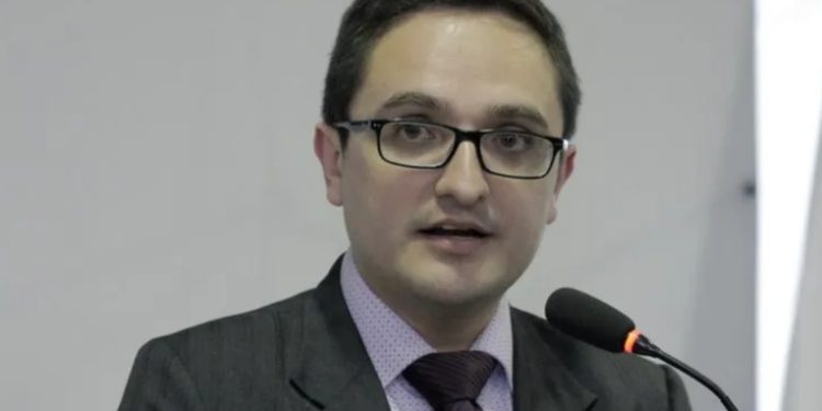 Ex fiscal Juan Francisco Sandoval pone en duda declarar en proceso contra Virginia Laparra