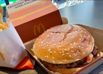 Exámenes descartan que medallones de carne hayan sido fuente de brote de E. coli, dice McDonald's