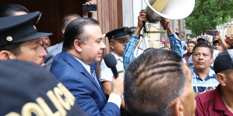 Ex militares levantan bloqueos tras lograr acuerdos con diputados