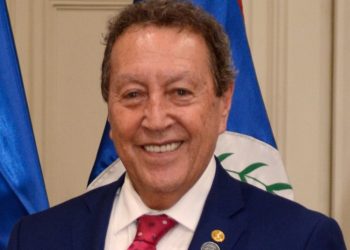 Ex presidente Cerezo llama a resolver la crisis política