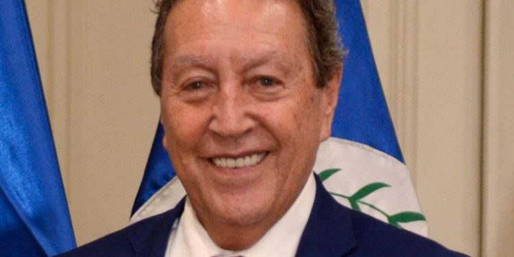 Ex presidente Cerezo llama a resolver la crisis política