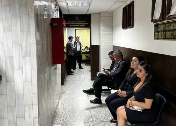 Exfuncionaria del TSE involucrada en 'Corrupción Semilla' recibe seis meses de prórroga en su caso