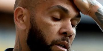 Exfutbolista Dani Alves irá a juicio por agresión sexual