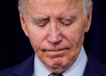 Exmédico de la Casa Blanca revela un sombrío pronóstico de cáncer de Biden
