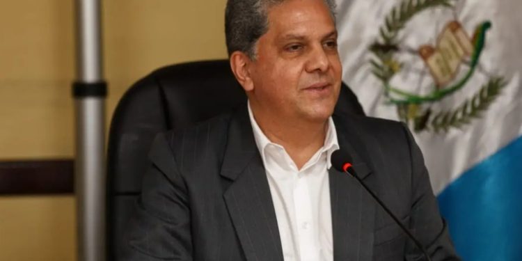 Expediente clínico electrónico será implementado en sistema de salud nacional, anuncia Ministro de Salud