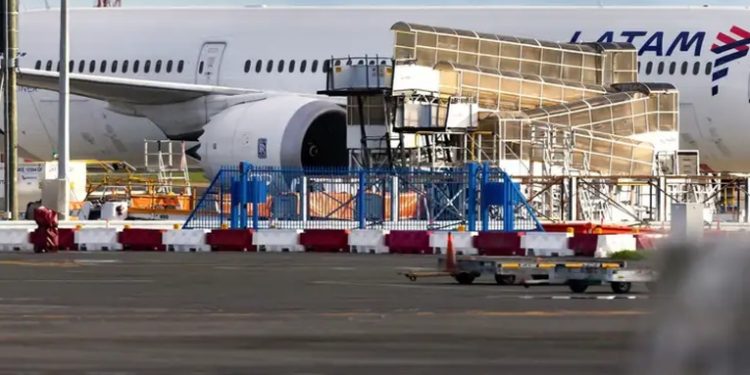 Expertos chilenos investigarán sacudida del L800 de LATAM