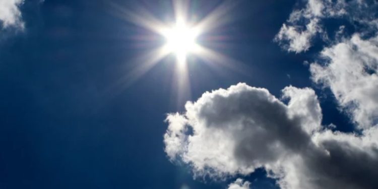 Expertos recomiendan no exponerse al sol para evitar lesiones de piel por rayos ultravioleta
