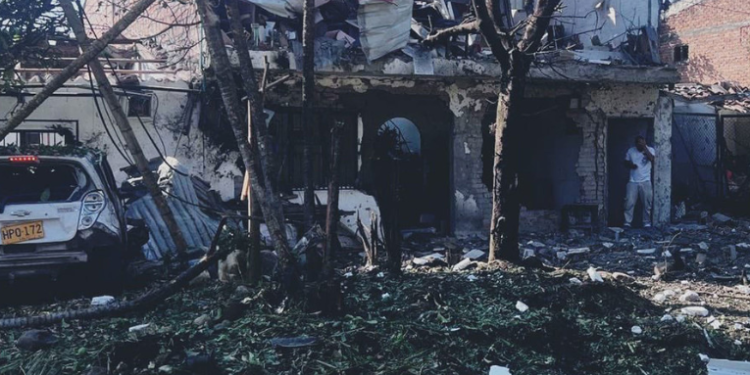 Explosión terrorista: Al menos 10 heridos por la detonación de un carro bomba en Colombia