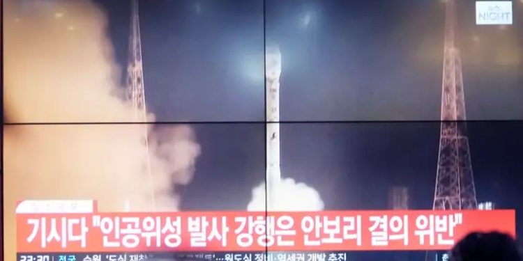 Explota un cohete norcoreano con un satélite espía