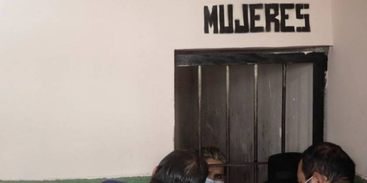 Expresidenta de facto de Bolivia es capturada