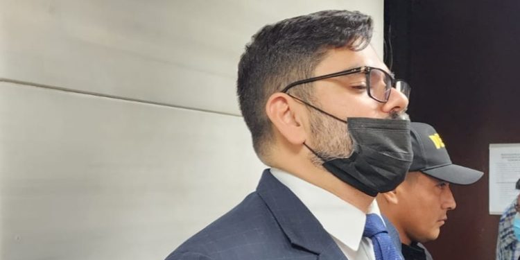 Exviceministro de Salud se entrega a la justicia tras señalamientos por desfalco millonario