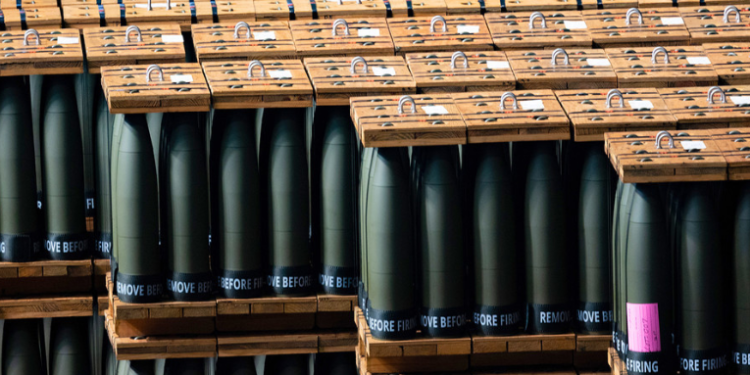 Fabricantes de armas de EE.UU. calculan los beneficios obtenidos por el conflicto en Ucrania