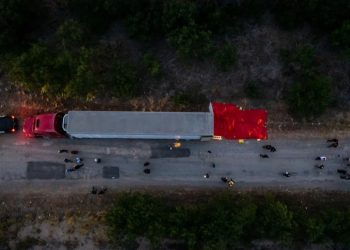 Fallecen 7 guatemaltecos migrantes dentro de un furgón en Texas, Estados Unidos