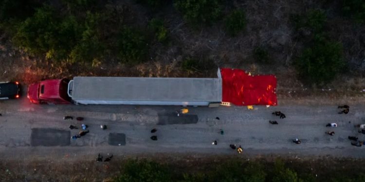 Fallecen 7 guatemaltecos migrantes dentro de un furgón en Texas, Estados Unidos