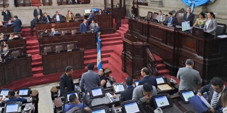 Falta de quórum frustra inicio del juicio político contra el ministro de Gobernación