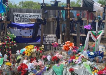 Familias lloran a migrantes que murieron sofocados en un camión en EEUU
