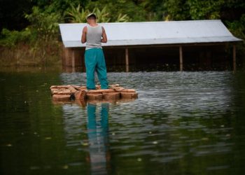 Familias temen posible hundimiento de sus viviendas