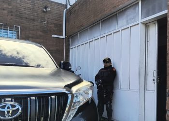 FECI allana oficinas de firma de auditores vinculada a los hermanos del jefe de la SAT