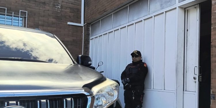 FECI allana oficinas de firma de auditores vinculada a los hermanos del jefe de la SAT