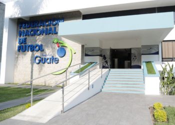 FEDEFUT multará a clubes si tiene recoge balones menores de edad.