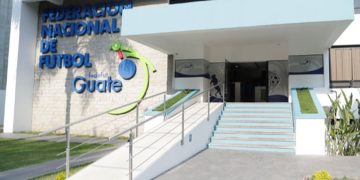 FEDEFUT multará a clubes si tiene recoge balones menores de edad.