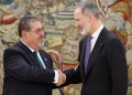 Felipe VI recibe al presidente guatemalteco Bernardo Arévalo en su primera visita oficial a España