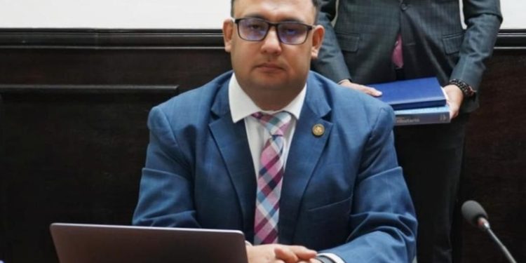 Fernando Suriano, presenta su renuncia, sumándose a la reciente salida de Werner Ovalle, intendente de Aduanas